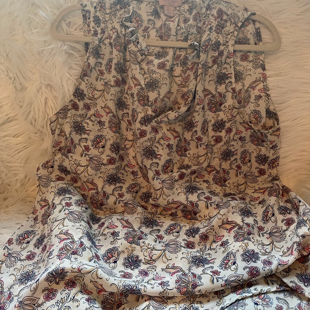 Ladies sleeveless blouse with cute floral print